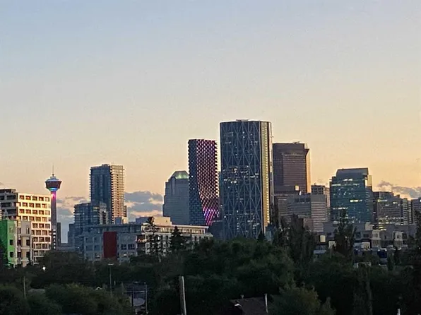 212 SW 12a St NE, Calgary, AB T2E 4R7