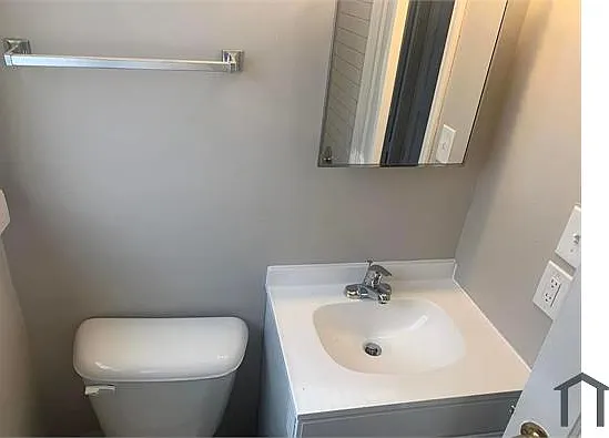 1052 Loretta Ave — Photo 4
