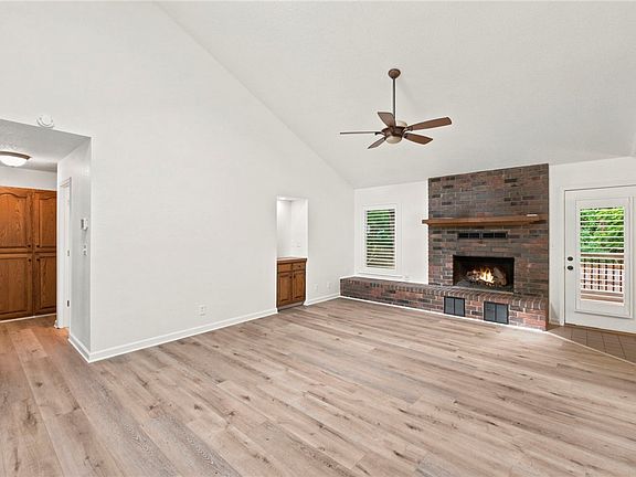 5th image of 2709 N Wakefield Pl