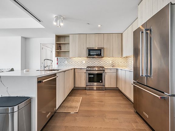 4th image of 800 Avenue At Port Imperial #7030