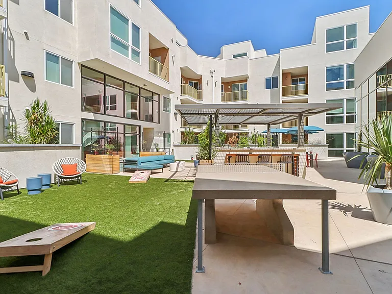 Begonia Place Luxury Apartments — Photo 34