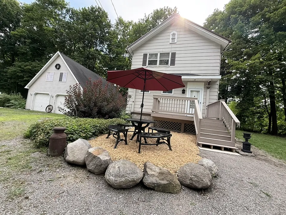989 Main St #1