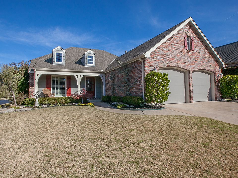 Immaculate cottage home in gated area