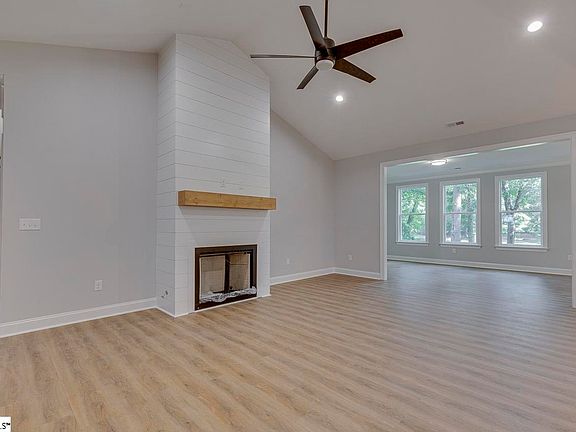 3rd image of 513 Quail Hollow Rd