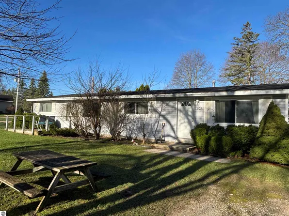 105 & 107 Brand St, Elk Rapids, MI 49629