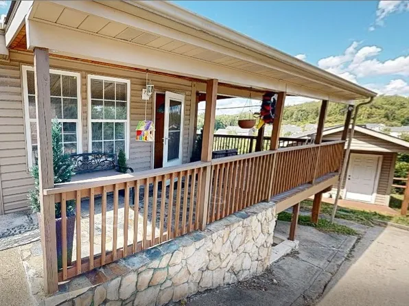 2230 McKees Rocks Rd, Mc Kees Rocks, PA 15136