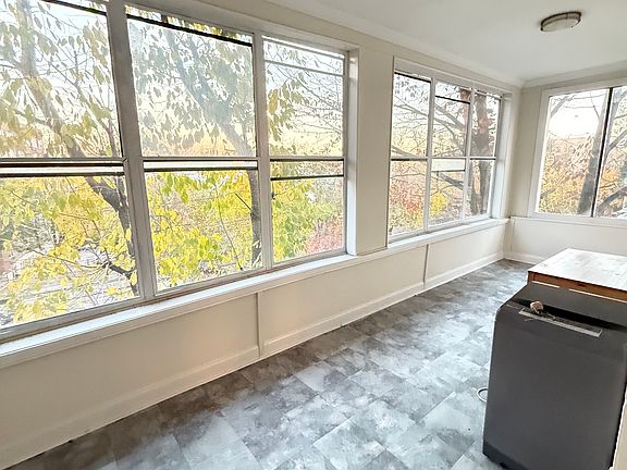 4th image of 228 Saint Marks Pl APT 2