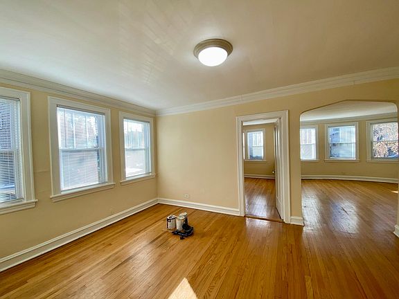 2nd image of 5501 N Sawyer Ave #1S
