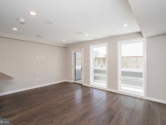 5th image of 1438 Clymer St #2