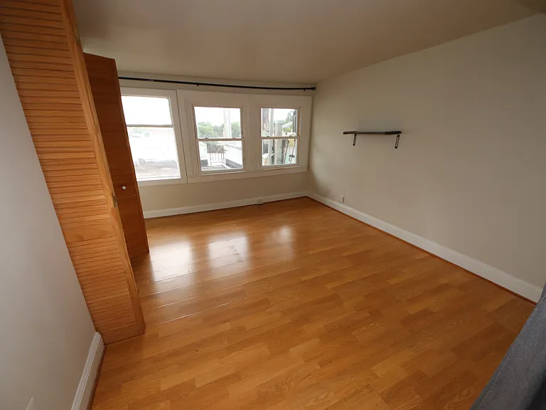 1005 W 36th St #2 — Photo 9