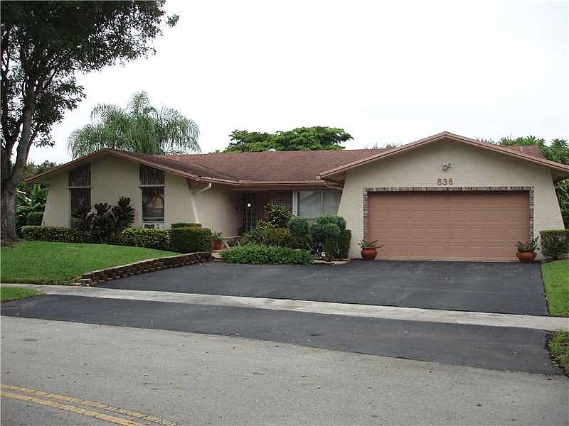 1st image of 836 NW 76th Ter