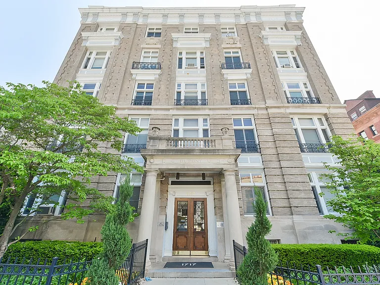 Dupont Apartments — Photo 28