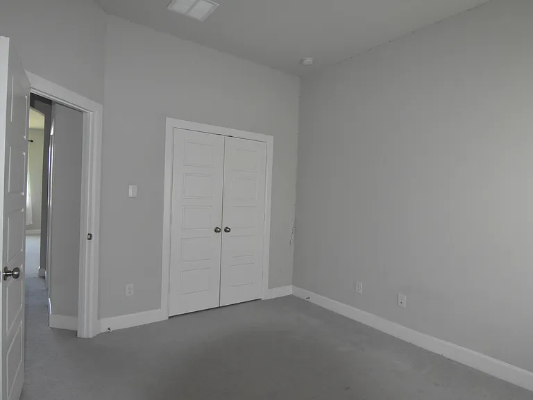 2900 Bluff Creek Dr — Photo 17