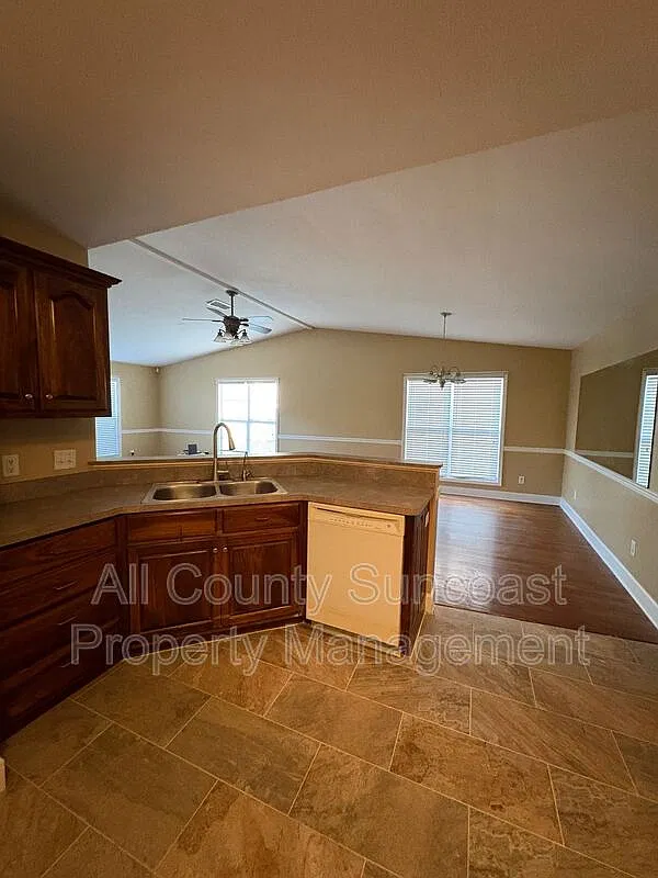 3 bed, 2.0 bath, $1,850 — Photo 4