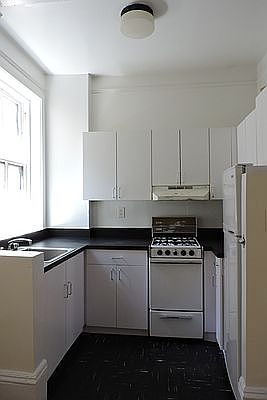 3rd image of 119 Montague St APT 8