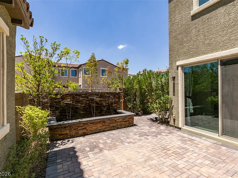 1027 Whitworth Ave — Photo 4