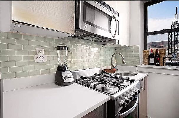 2nd image of 224 E 111th St #2