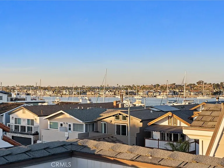 1215 E Balboa Blvd — Photo 53