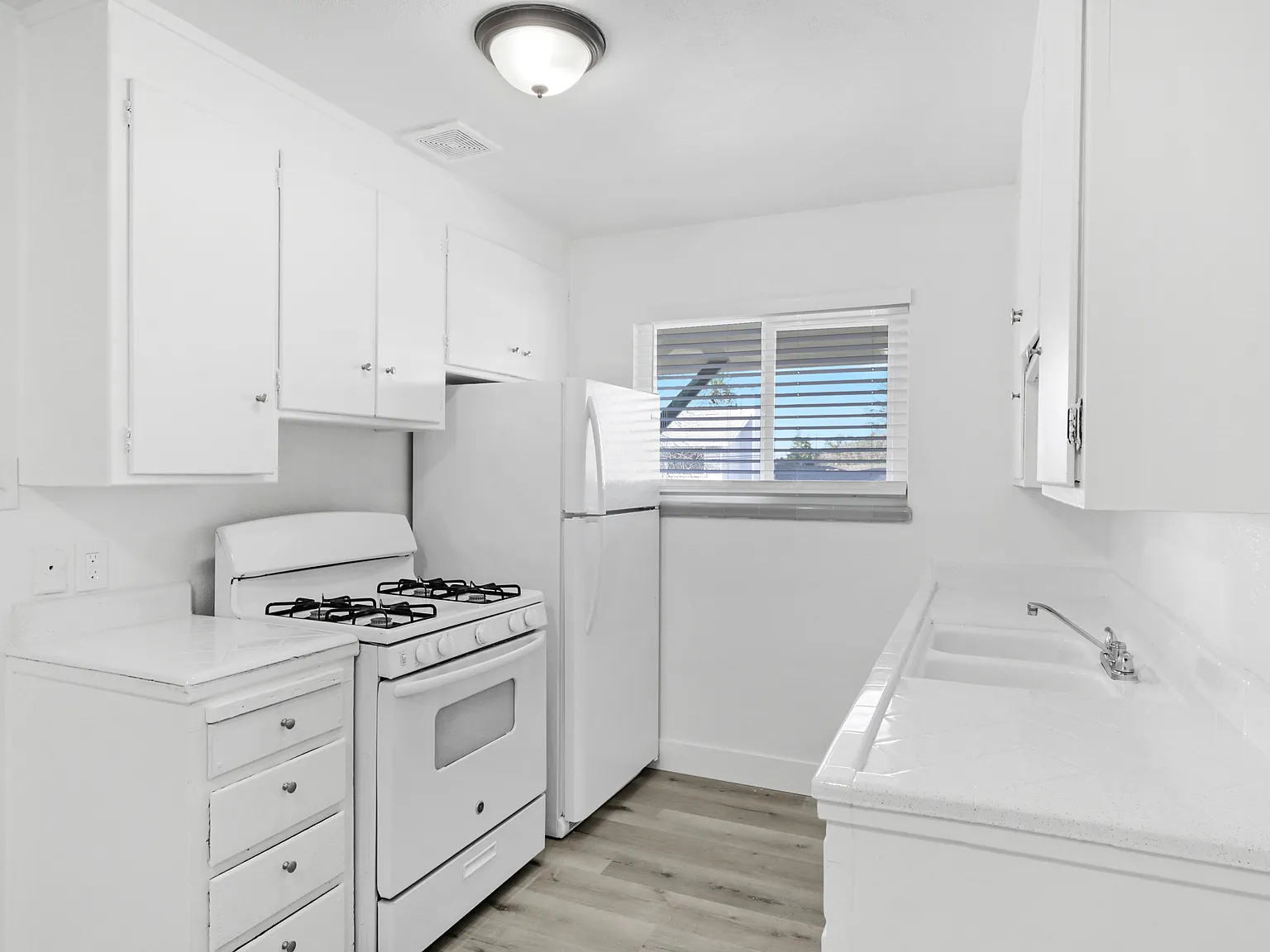 Shelfield Apartments — Photo 2