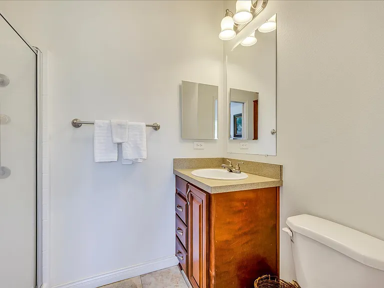 1623 Whitehall Ln — Photo 12