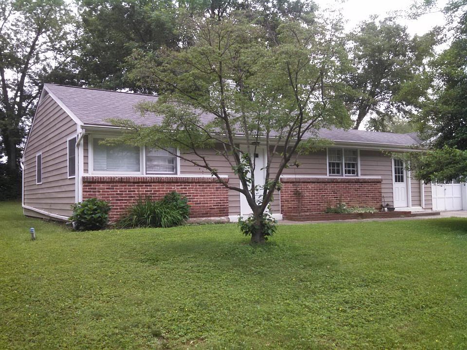 1st image of 675 Brook Dr