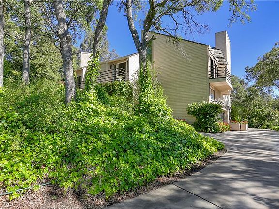 2nd image of 601 Blue Oak Ct