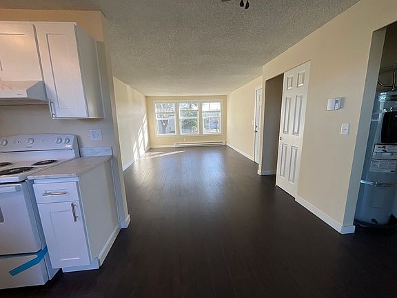 4th image of 2328 Queen St #8