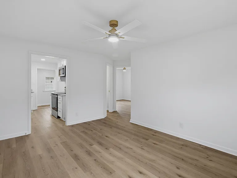931 Marlboro St — Photo 12