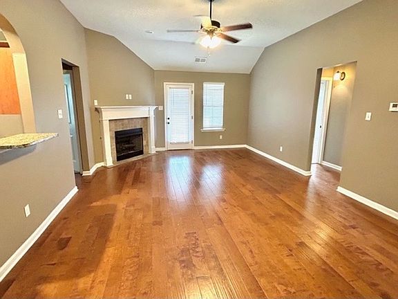 2nd image of 5916 Mattew Dr #1
