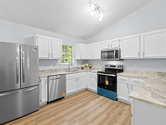 5th image of 398 Geranium Rd