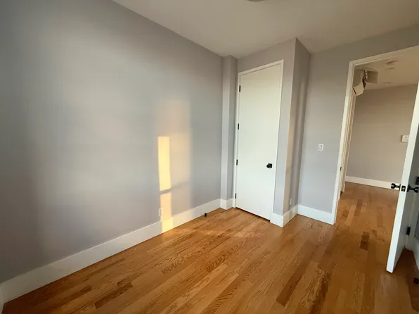 1369 Saint John's Place image 8 of 9