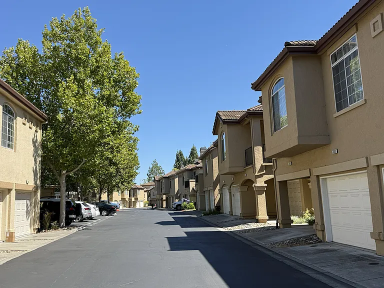 7676 Tuscany Dr — Photo 2