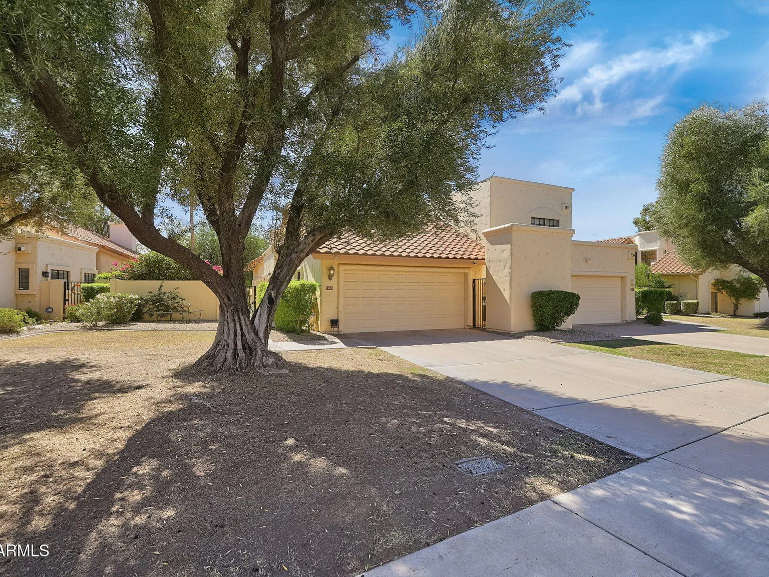 2 bed, 2.0 bath, 1369 sqft, $3,300 — Photo 1