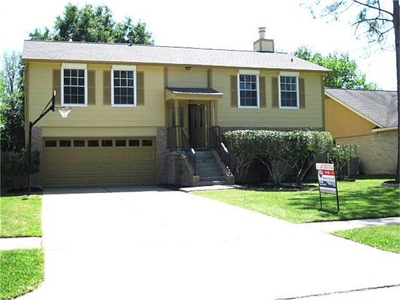 2nd image of 504 Oak Harbor Dr