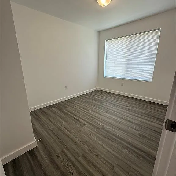 717 N Woodlawn Ave — Photo 5