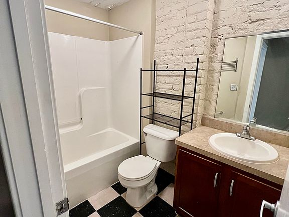 4th image of 1114 W Cary St APT 5