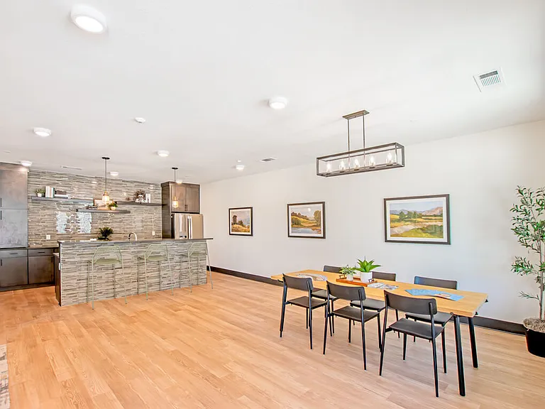 Loma Vista Lofts — Photo 10