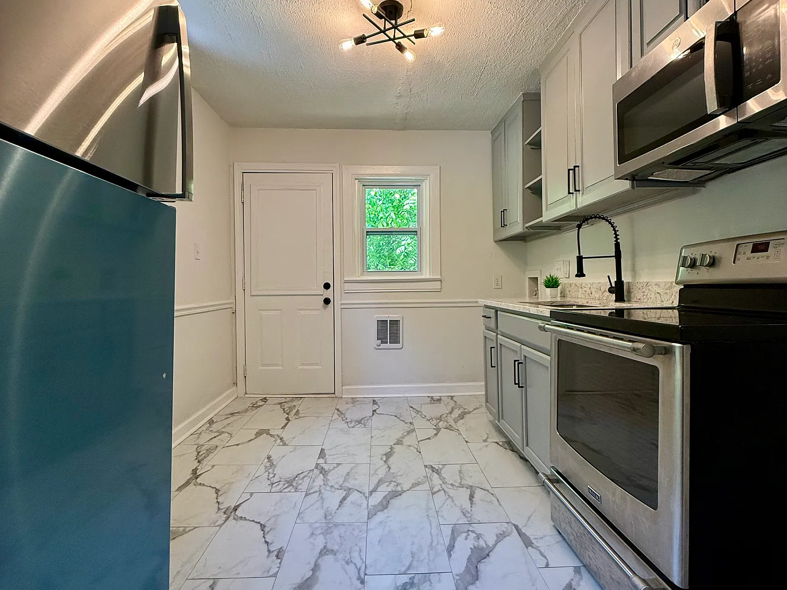 2 bed, 800 sqft, $1,625 — Photo 3