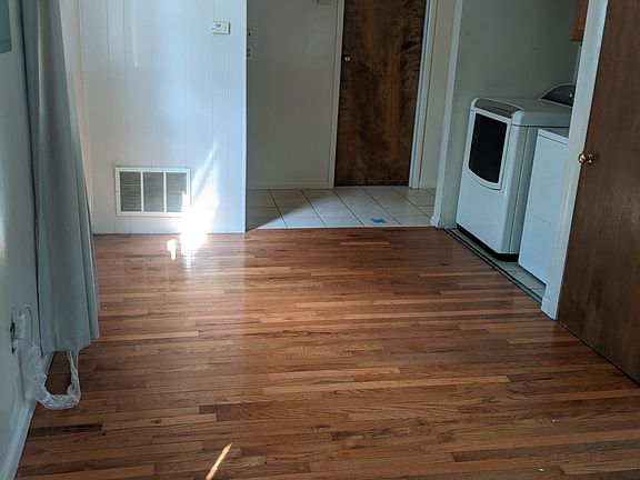 5th image of 1225 Davis St