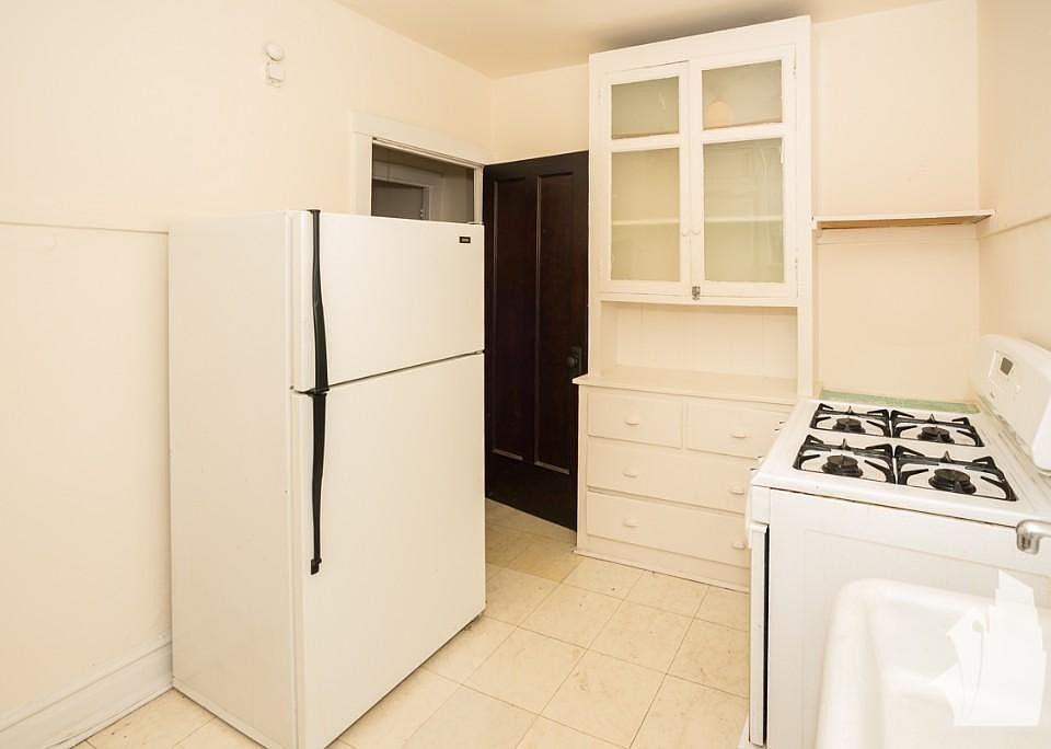 1st image of 4844 N Rockwell St #1