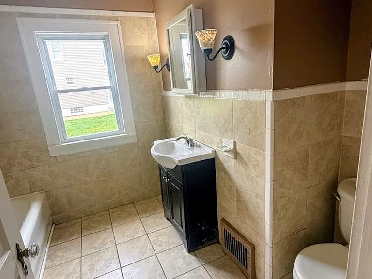 601 Glendora Ave — Photo 11