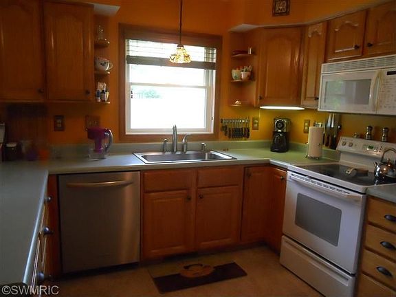 5th image of 1170 Greenfield Ave