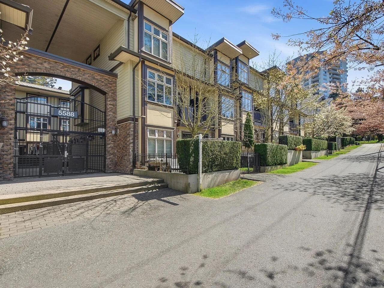 5588 Patterson Ave #114 photo 1