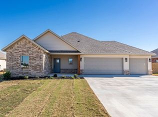 152 N Bloodhound Ave, Farmington, AR 72730