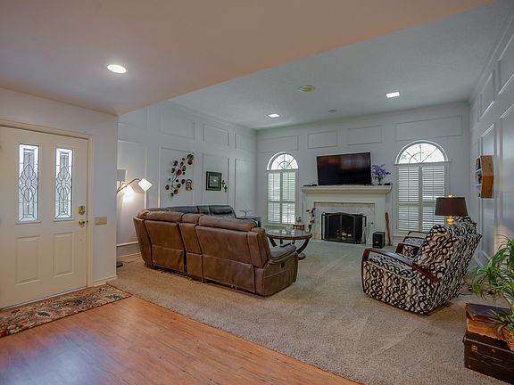 3rd image of 9219 Whitehurst Dr