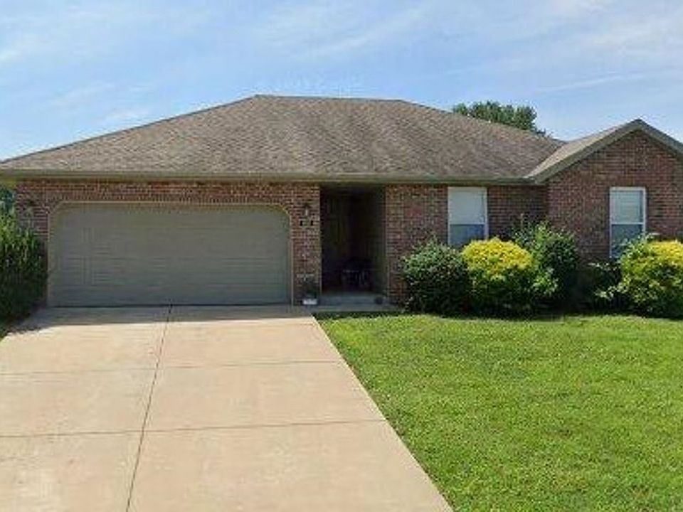 1st image of 866 W Lorenza Dr