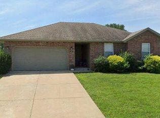 866 W Lorenza Dr, Nixa, MO 65714
