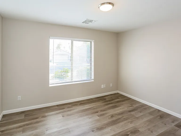 5182 W Vista Ave — Photo 15