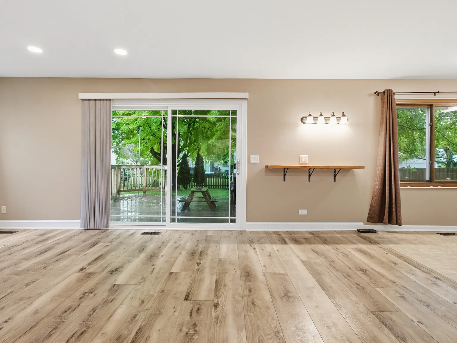 3 bed, 2.5 bath, 1670 sqft, $3,350 — Photo 2