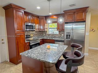859 Caroline Cir #859, West Palm Beach, FL 33413